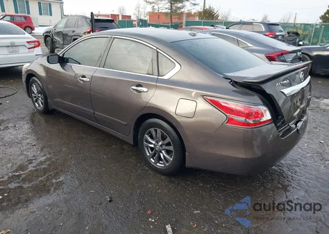 2015 Nissan Altima 2.5 S z USA, uszkodzony, nr VIN 1N4AL3AP5FN911600